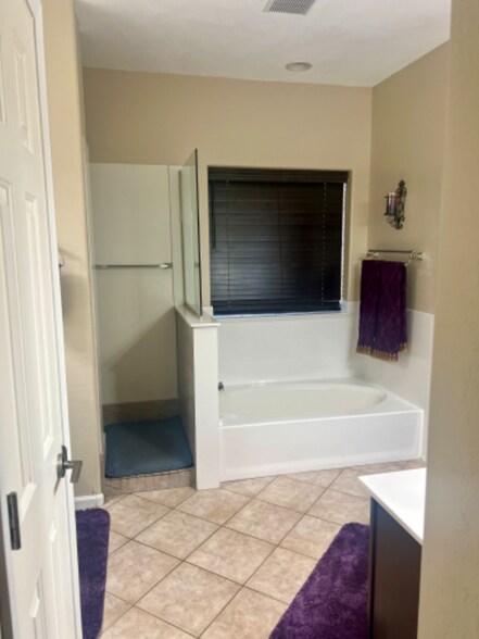 Building Photo - 3731 E Mitchell Dr