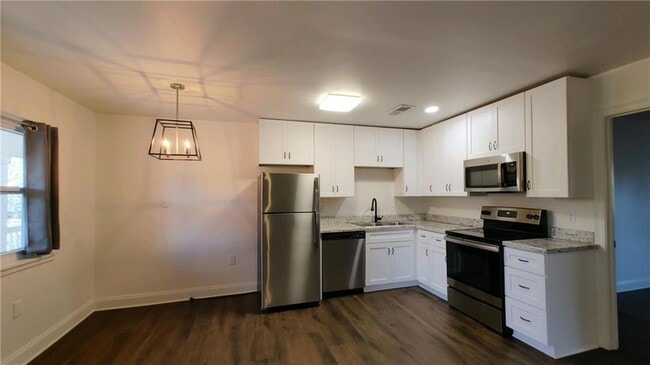 Building Photo - 425 Depre St