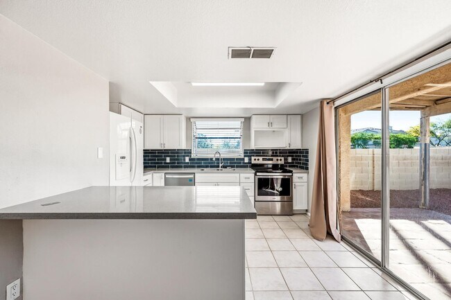 Building Photo - 860 S Rio Dr