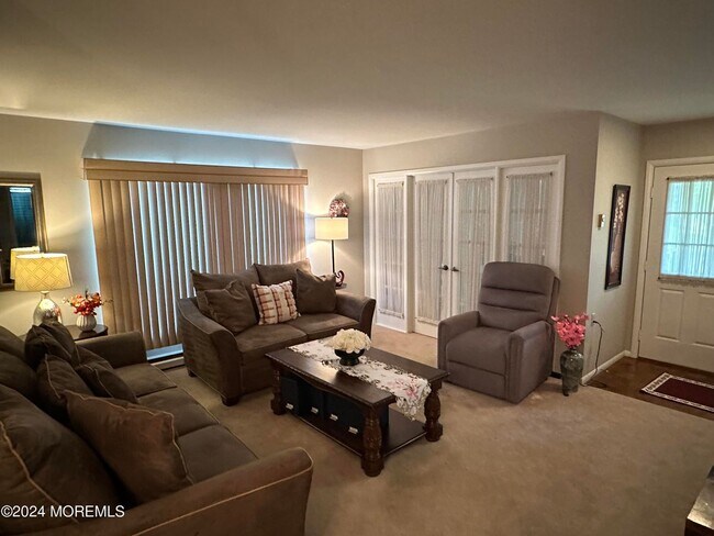 Building Photo - 805A Westminster Ct