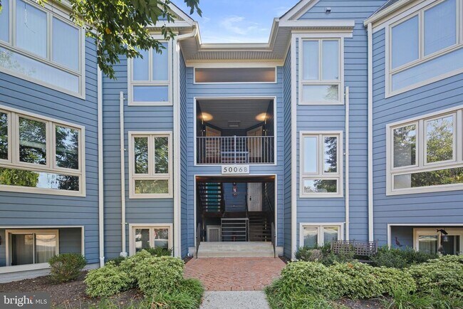 Building Photo - 5006 Dorsey Hall Dr