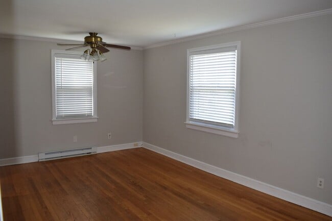 Building Photo - Nice Westend Brick home in the U of R area