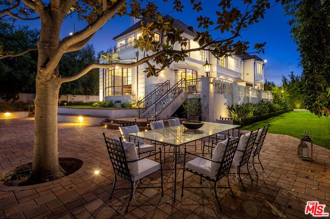 Building Photo - 10350 W Sunset Blvd