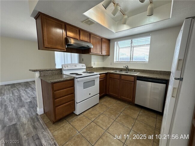 Building Photo - 7200 W Pirates Cove Rd