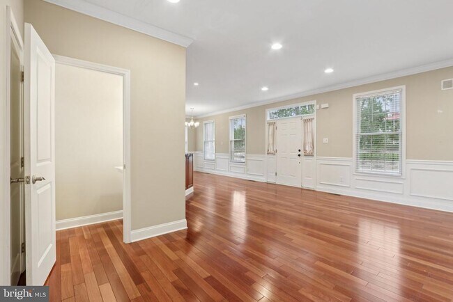 Building Photo - 2423 Grays Ferry Ave