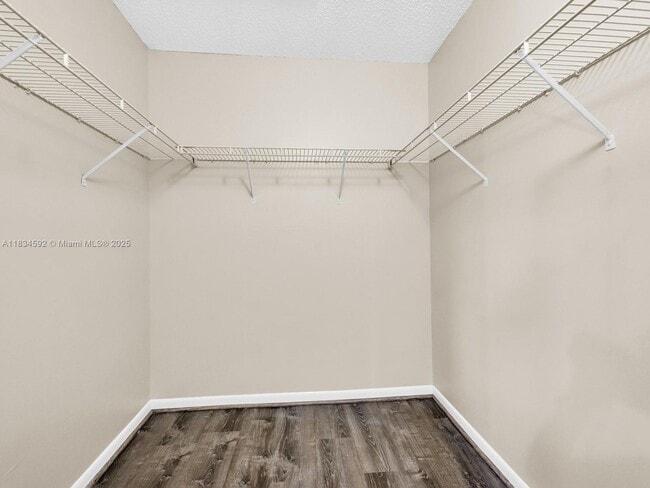 Building Photo - 2957 Oak Park Cir