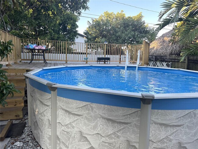 Building Photo - 731 E 19th St