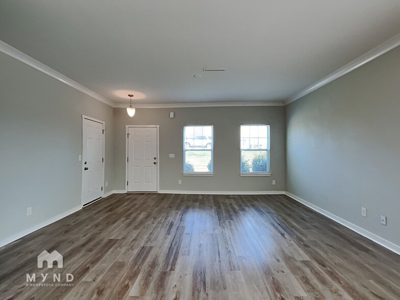 Building Photo - 105 Coddington Ln