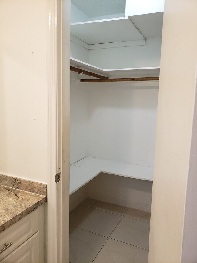 Building Photo - 1525 NW 19th Ter