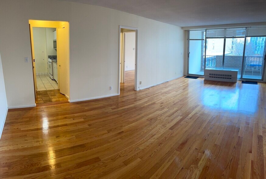 Building Photo - 77 Pond Ave