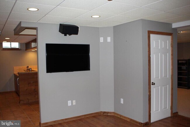 Building Photo - 176 S Patricia Dr