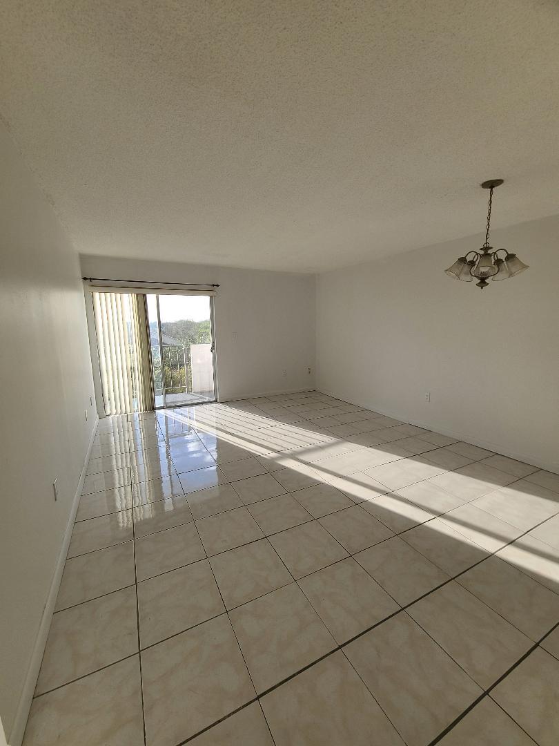 Building Photo - 8950 NE 8th Ave