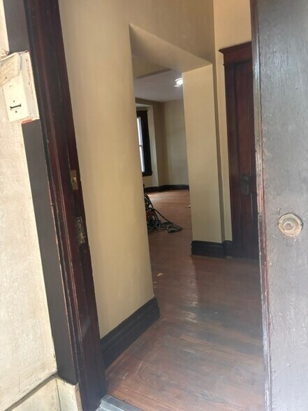 Building Photo - 2023 Blendon Pl