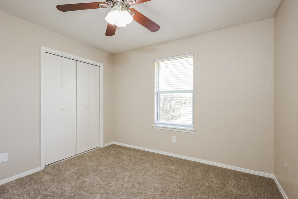 Building Photo - 10117 S Land Ave