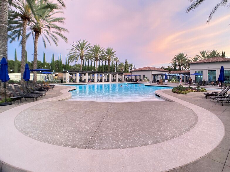 Building Photo - 101 Hallmark