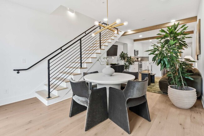 Building Photo - 346 Peters St SW