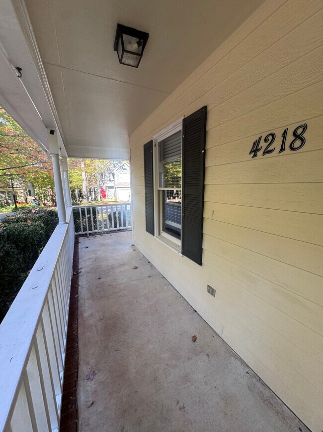 Building Photo - 4218 Queen Victoria Pl