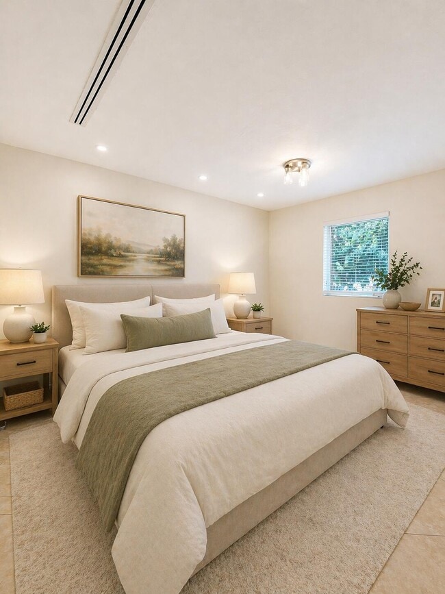 Building Photo - 2016-2018 NE 14th Ct