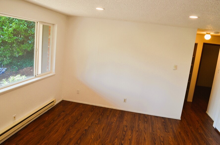 Building Photo - 317 Linn Ave