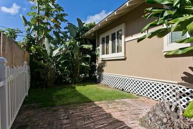 Building Photo - 3609 Leahi Ave