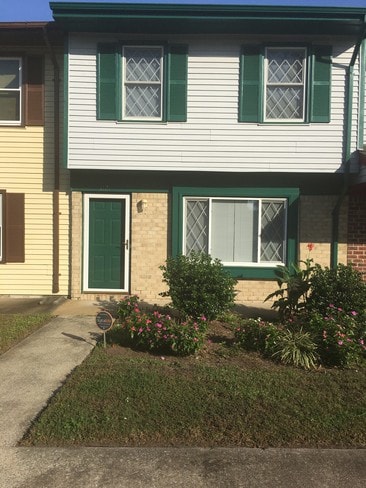 Primary Photo - 1121 Clay St