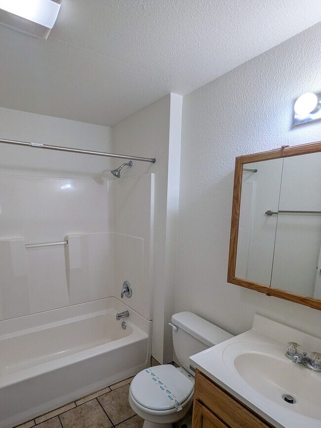 Building Photo - 4483-4485-4485 Campbell Dr SE