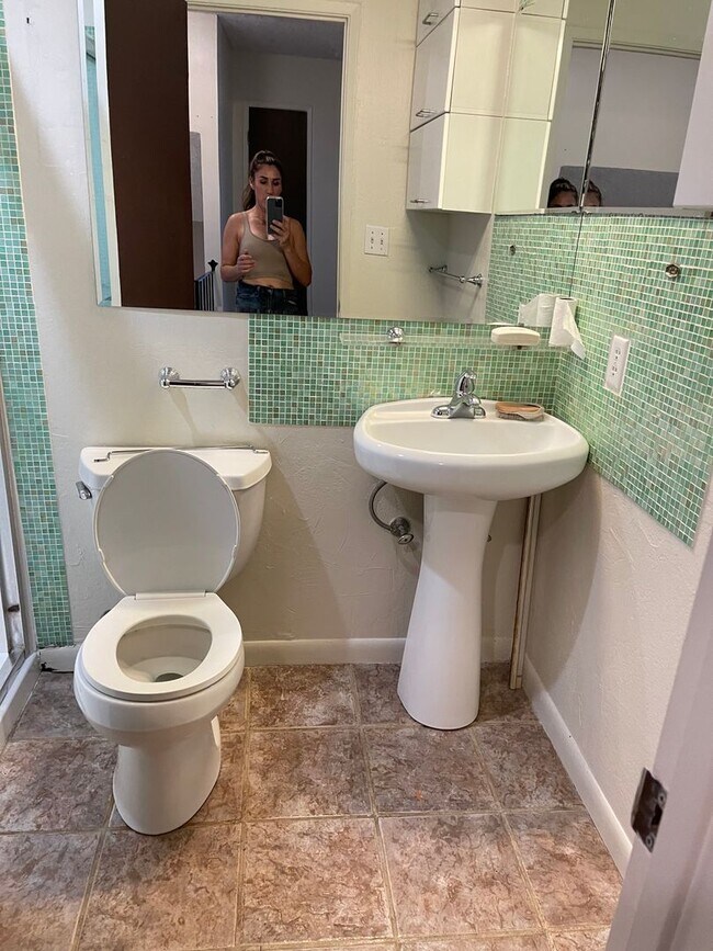 Building Photo - Epic REA: Cozy 2BR Near UC Davis w/ Garage...
