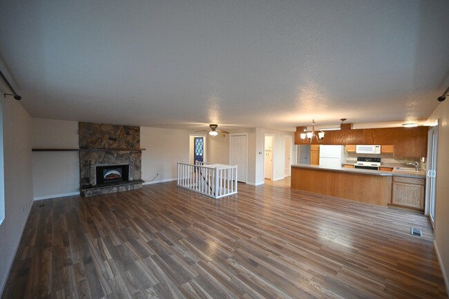 Building Photo - 4 bed 2 bath in Sequim, nice mountain view!