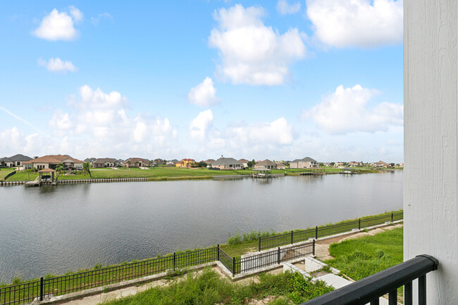 Building Photo - Beautiful 2/2 Condo in Slidell