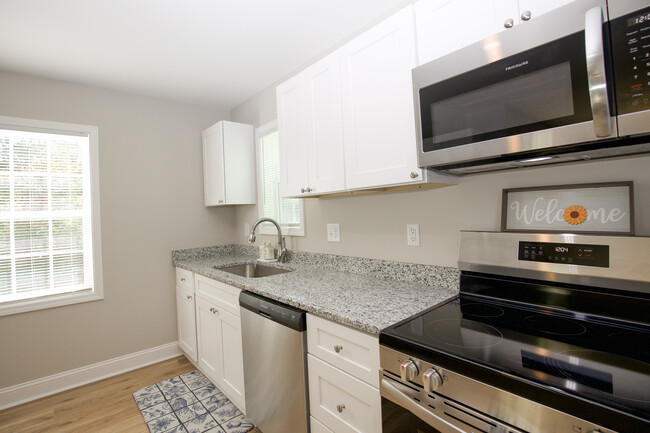 Granite countertops - 470 S Glover St