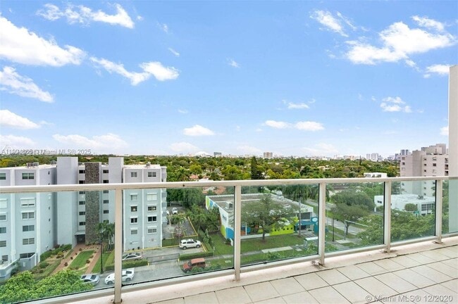 Building Photo - 2525 SW 3rd Ave