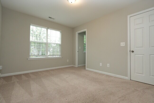 Building Photo - A charming house with 4 beds and 3.5 bath ...
