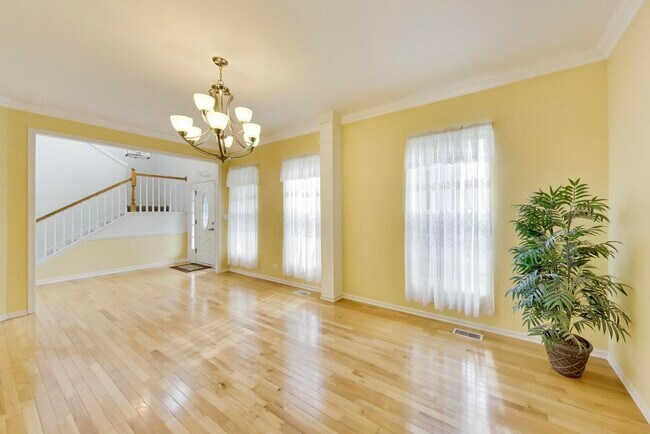 Building Photo - 501 Tuscany Dr
