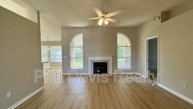 Building Photo - 9092 Camshire Dr