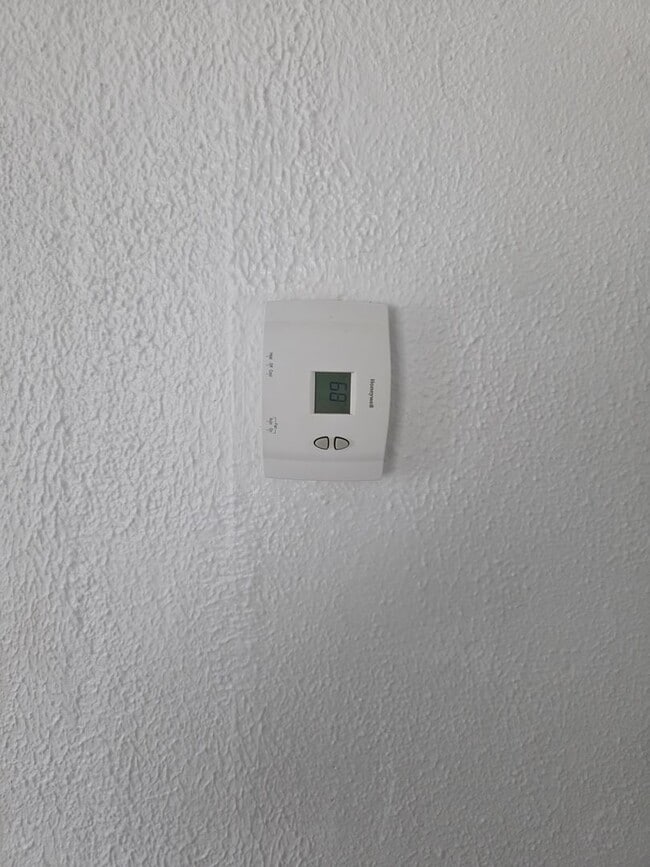 Building Photo - 2 bed, 1 bath Home in Elkhart IN   ACCEPTING SECTION 8