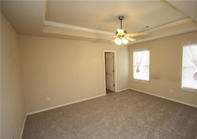 Building Photo - 298 James Dr