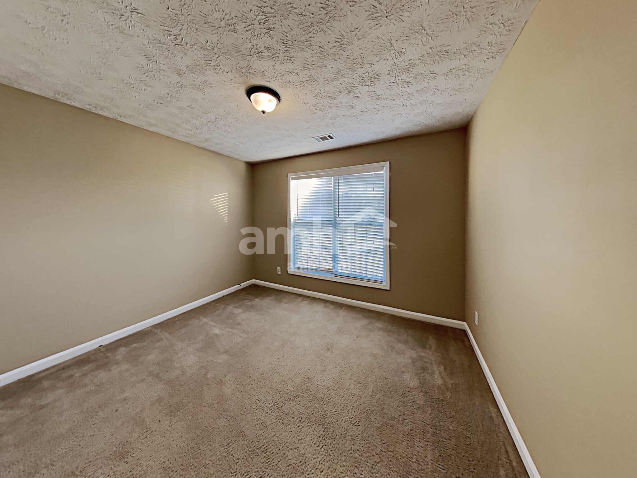 Building Photo - 1545 Maple Pointe Ct