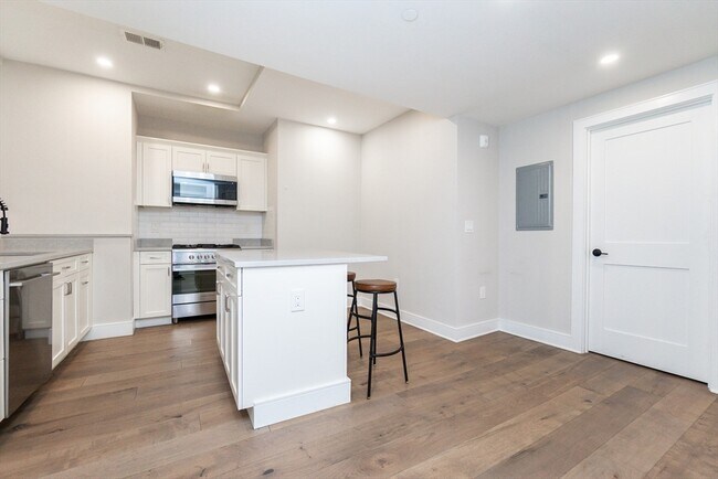 Building Photo - 12 Reedsdale St