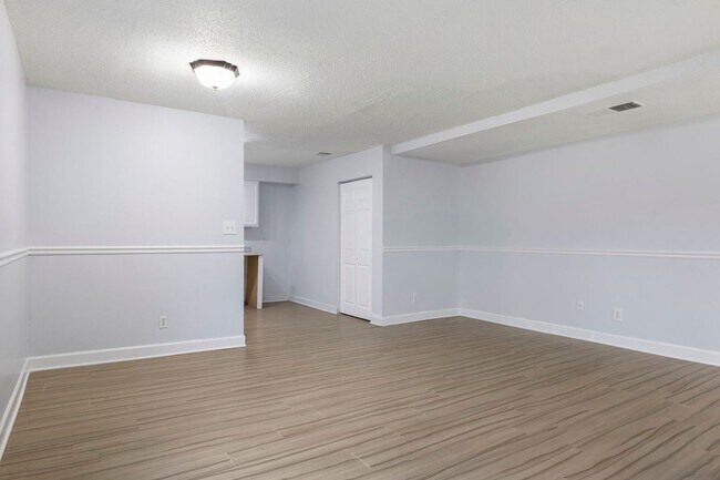 Building Photo - 3520 E Fall Creek Pkwy N Dr
