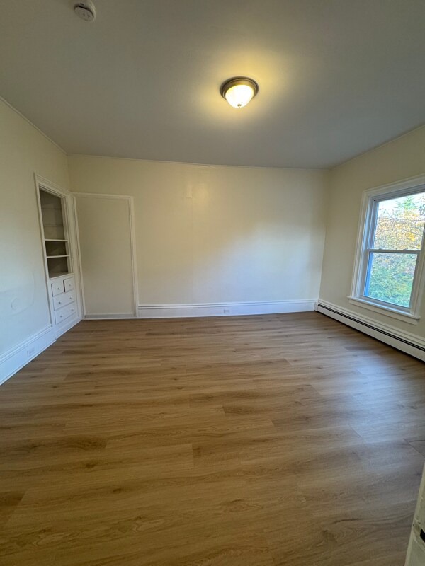 Building Photo - 76 Elm St