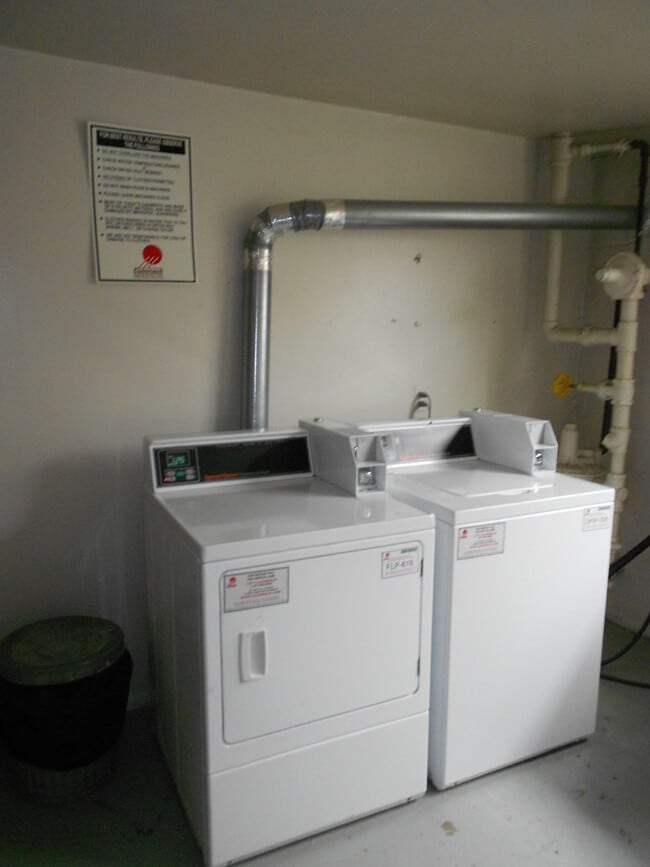 Building Photo - August 2026/2027 Loyola off-campus  2bd/2ba Homeland Southway Condo w/ CAC & more! - Available 8/9