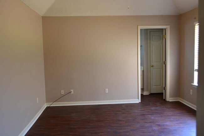 Building Photo - Under repair!