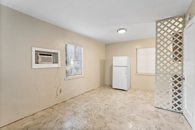 Building Photo - 1519 Carmel Ave