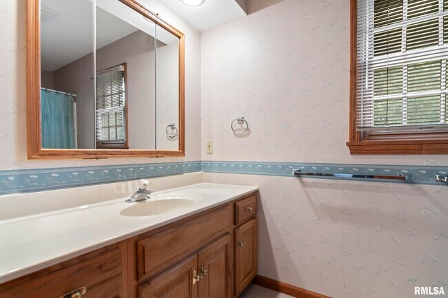 Building Photo - 1616 Hunter Ridge Dr