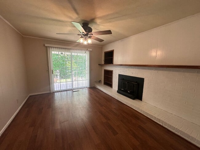 Building Photo - Secluded 3BR/2BA Home in Heflin – Lawncare...