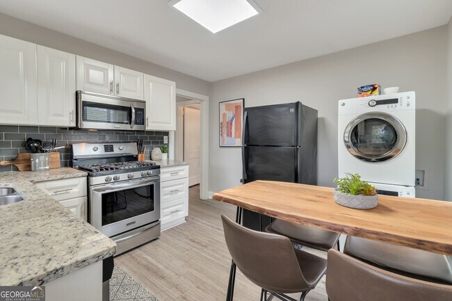 Building Photo - 94 Cochran Rd SE