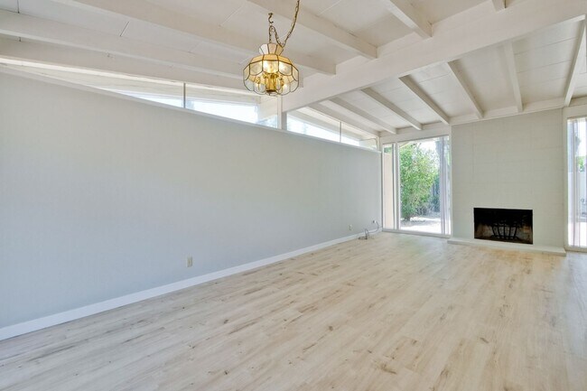 Building Photo - 3049 Harding Ave