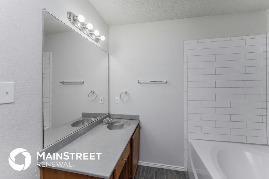 Building Photo - 10917 Ives St