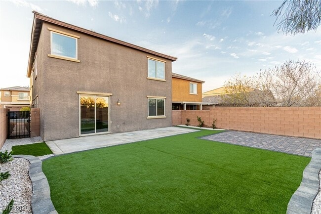 Building Photo - 788 Forest Peak St