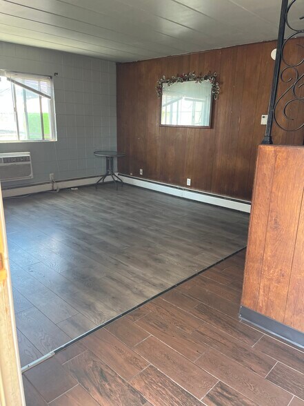 Building Photo - 220 N 4th St